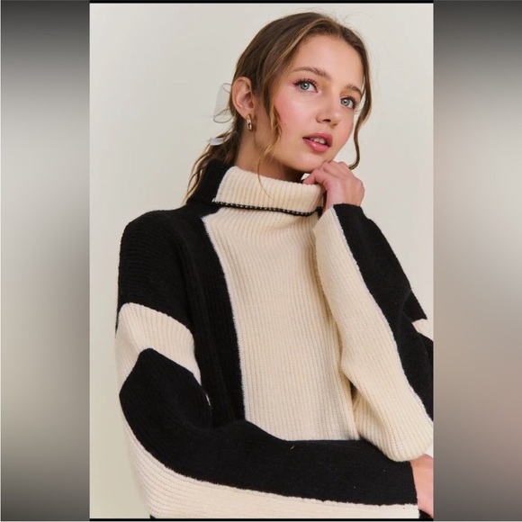 Boutique NWOT Color block knit sweater. Size Small - Picture 3 of 3